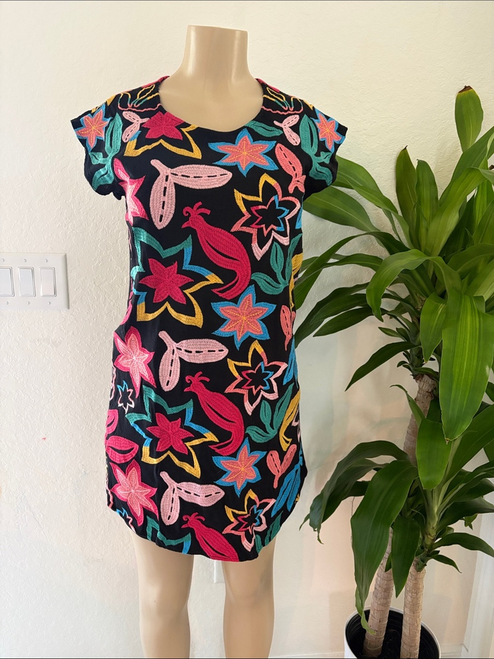 Mint Black Kids Floral Embroidered Dress with Multicolor Flowers Size S